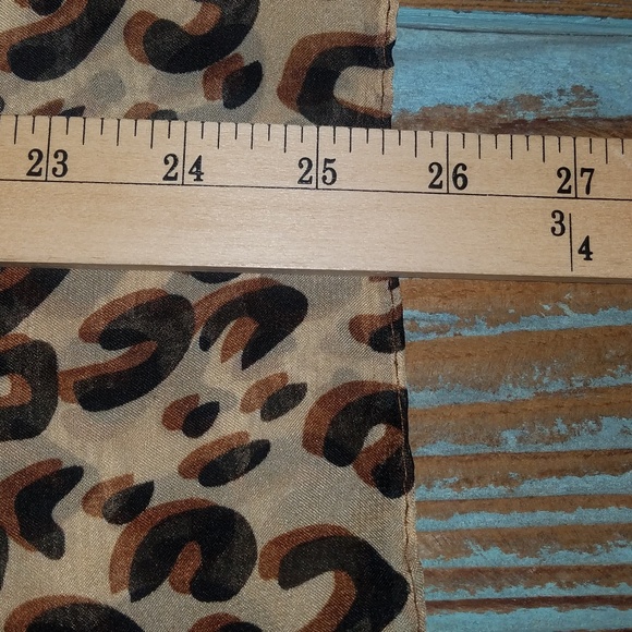 Cheetah  print scarf - Picture 4 of 5